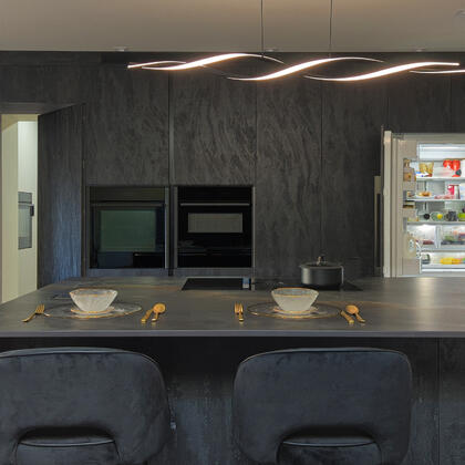 Charcoal Flow and Black Oak Kitchen in Cuffley