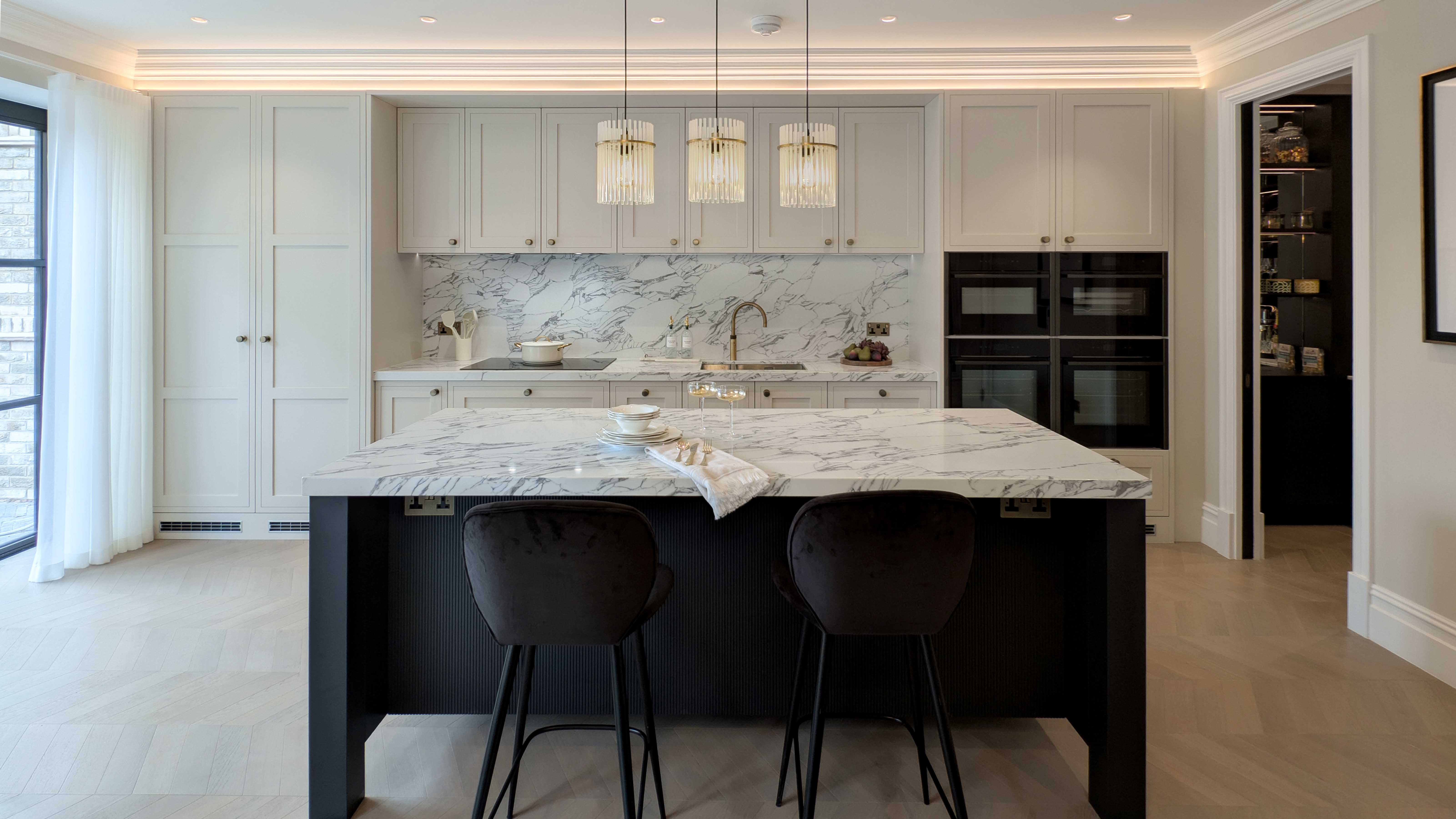 Smooth Painted In-Frame Effect Shaker Kitchen in Putney